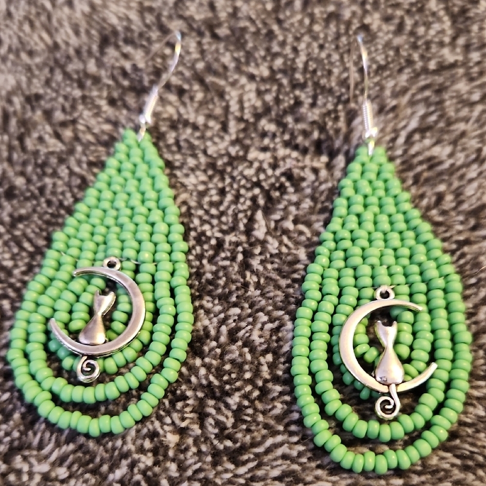 Handcrafted Artisan Green Seed Bead Earrings Silver Cat Accents - Picture 4 of 4
